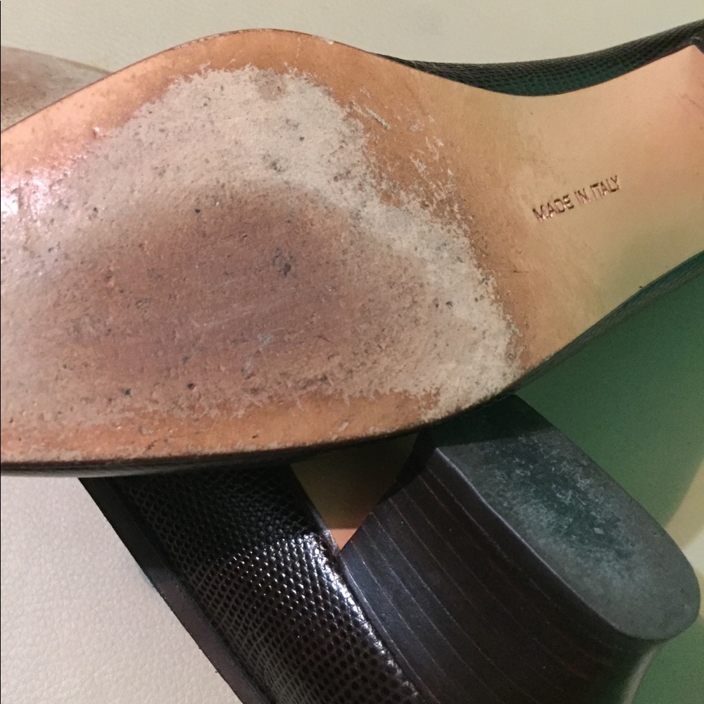 Salvatore Ferragamo Brown Textured Leather Bow Pumps with Gold Accent - Picture 5 of 7